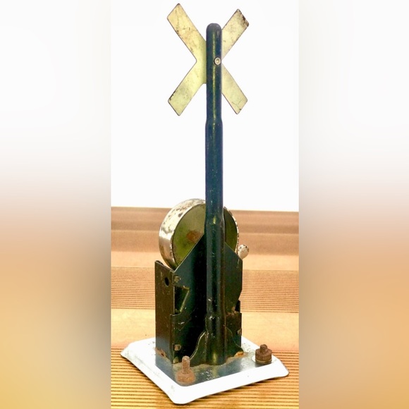 Post-War Tin Litho MARX O Scale RAILROAD CROSSING Gate Stop Sign Ringing Bell - Picture 2 of 4